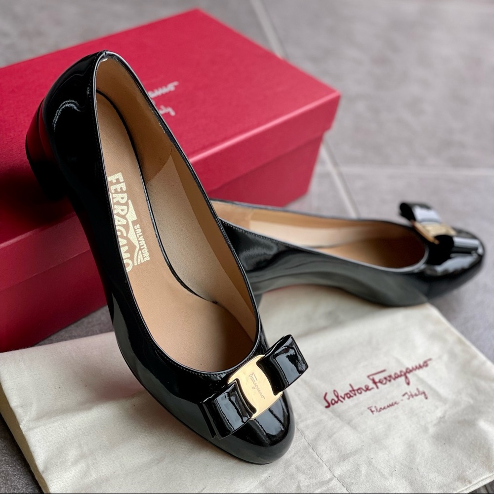 Ferragamo classic timeless pump shoes